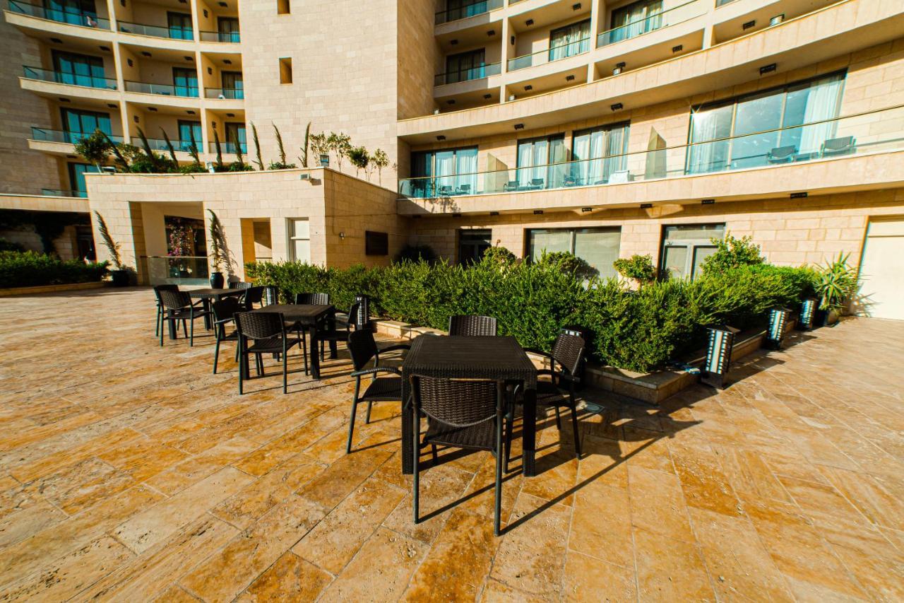 Oryx Hotel Áqaba Exterior foto The hotel's courtyard