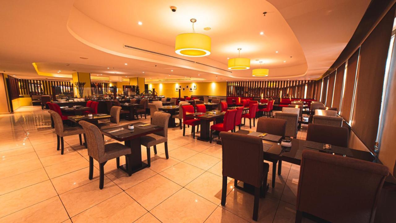 Oryx Hotel Áqaba Exterior foto The interior of a typical buffet restaurant