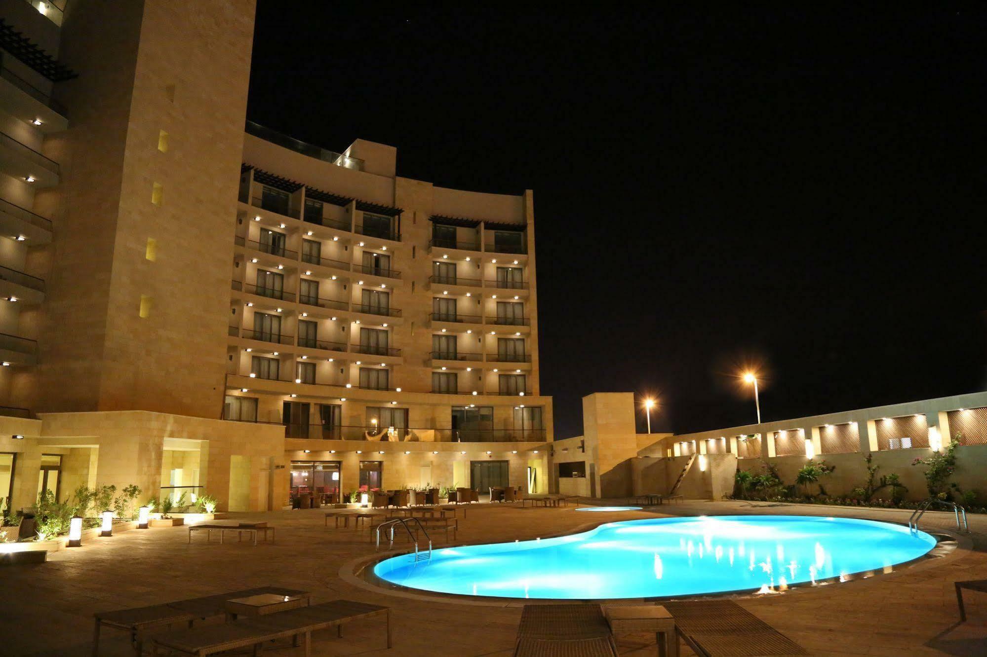 Oryx Hotel Áqaba Exterior foto The pool at the Grand Hotel